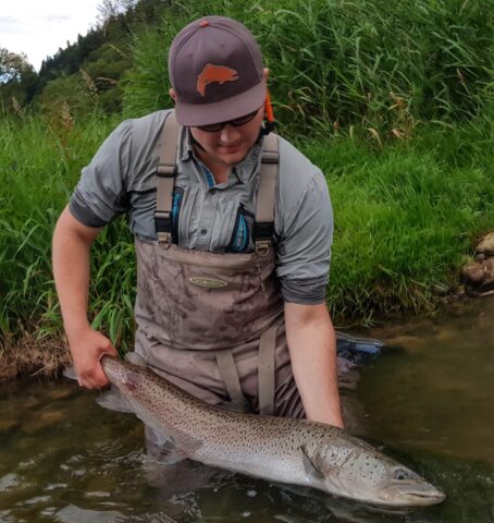 Europe Taimen streamer fishing, Poland Dunajec River Peche à la mouche en Pologne