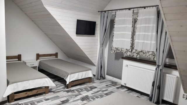 Another nice room for anglers, fly fishing lofge