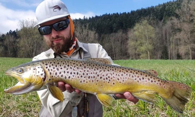 Dunajec and spring fishing - close to Slovakia - VAH RIVER